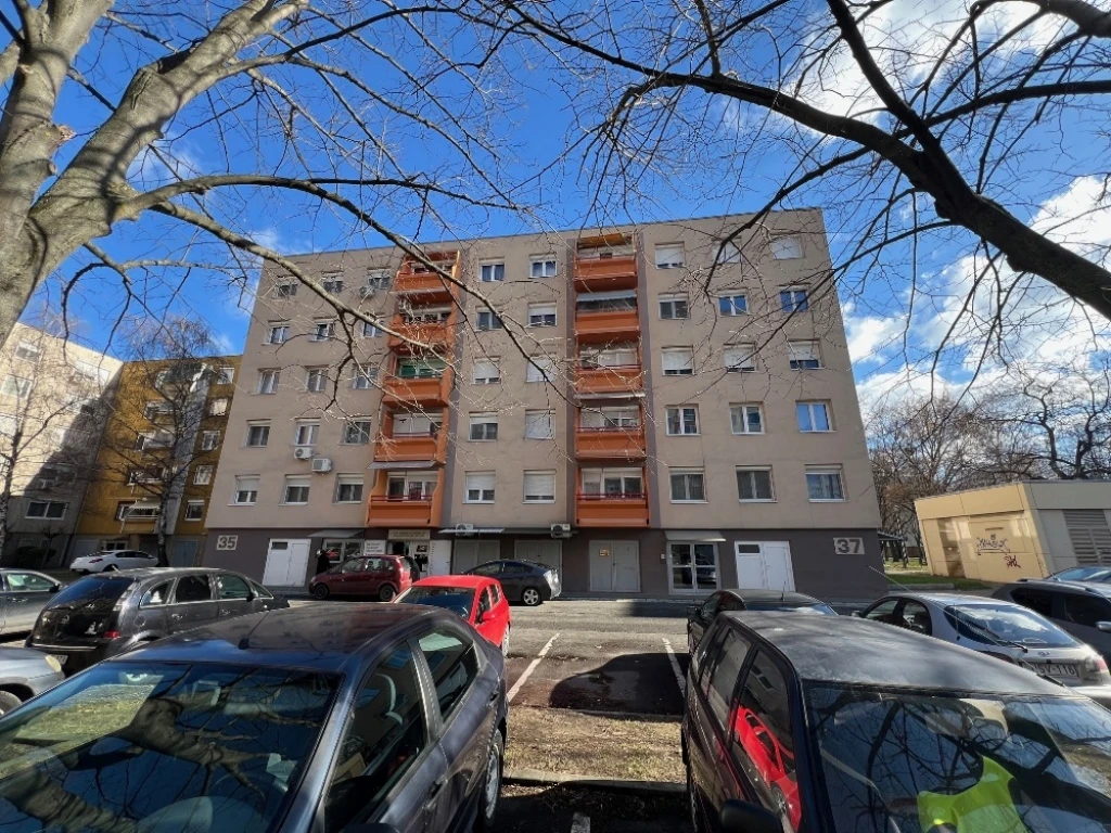 Eladó 68 m2 panel lakás, Győr