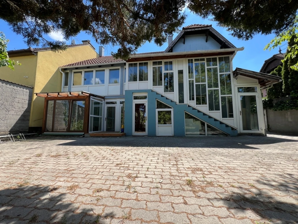 Kiadó 38 m2 tégla lakás, Győr
