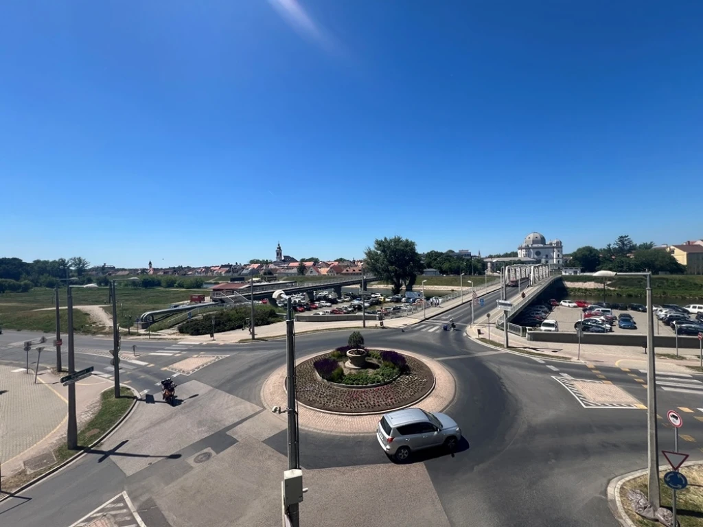 Kiadó 100 m2 tégla lakás, Győr