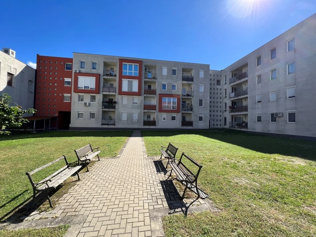 Kiadó 39 m2 tégla lakás, Győr