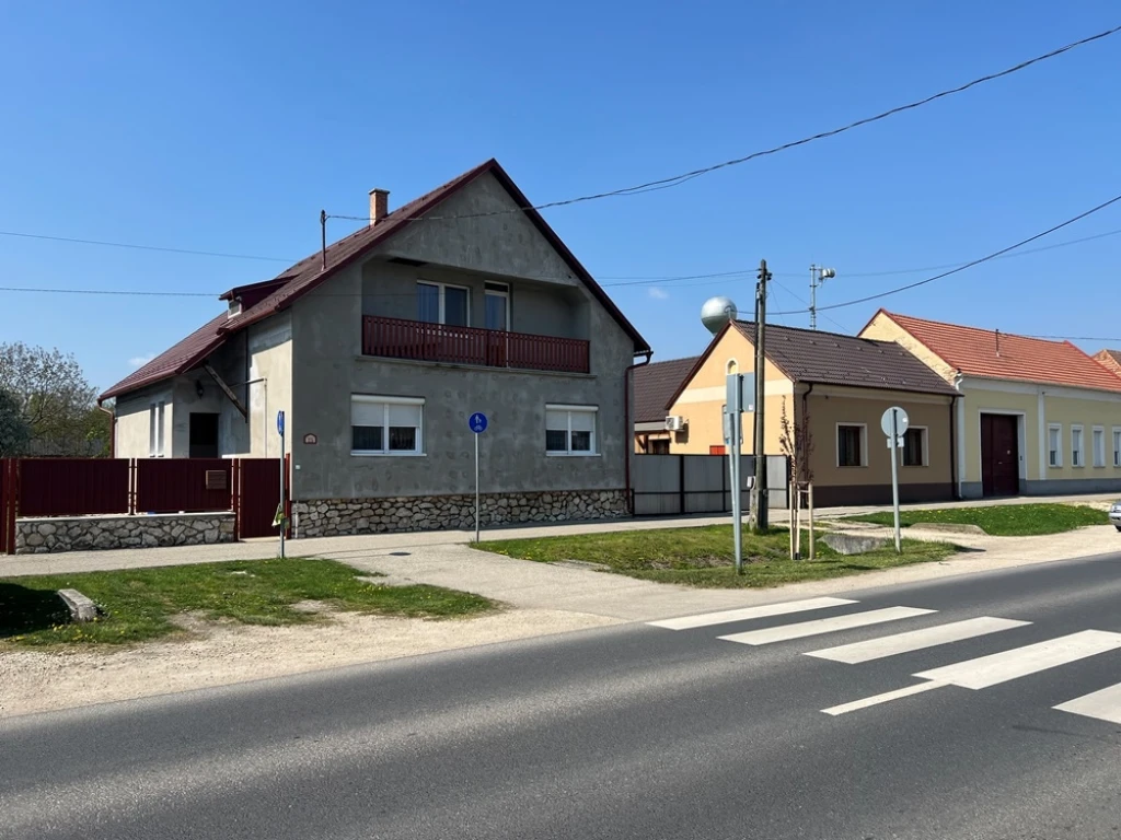 Eladó 207 m2 családi ház, Szany