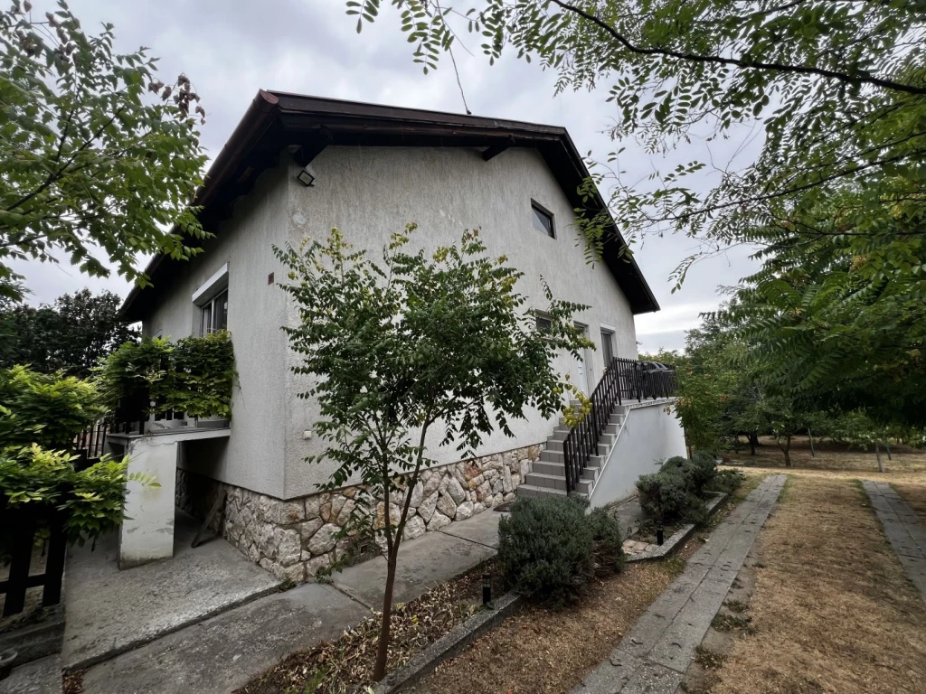 Eladó 114 m2 családi ház, Győrújbarát