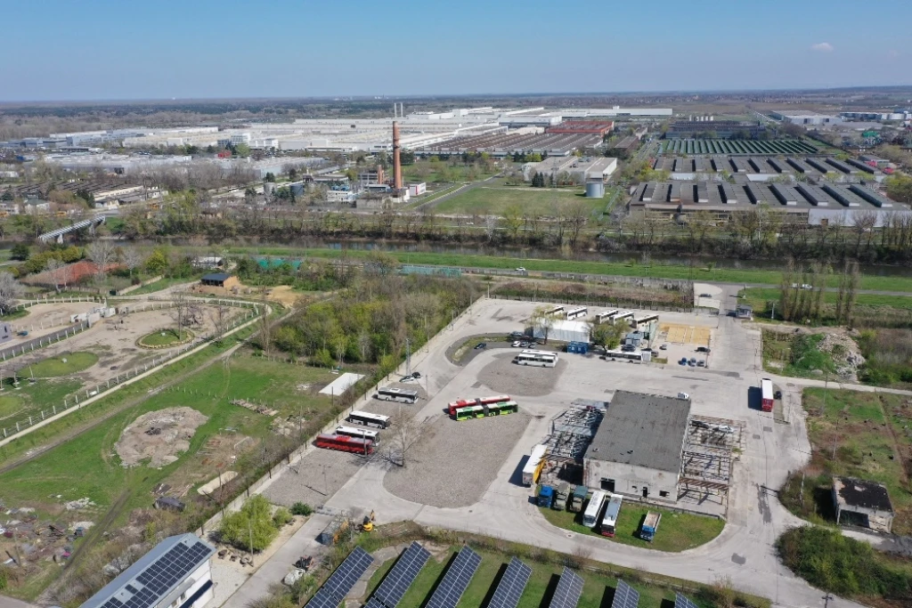 Kiadó 190 m2 ipari, keresk. telek, Győr