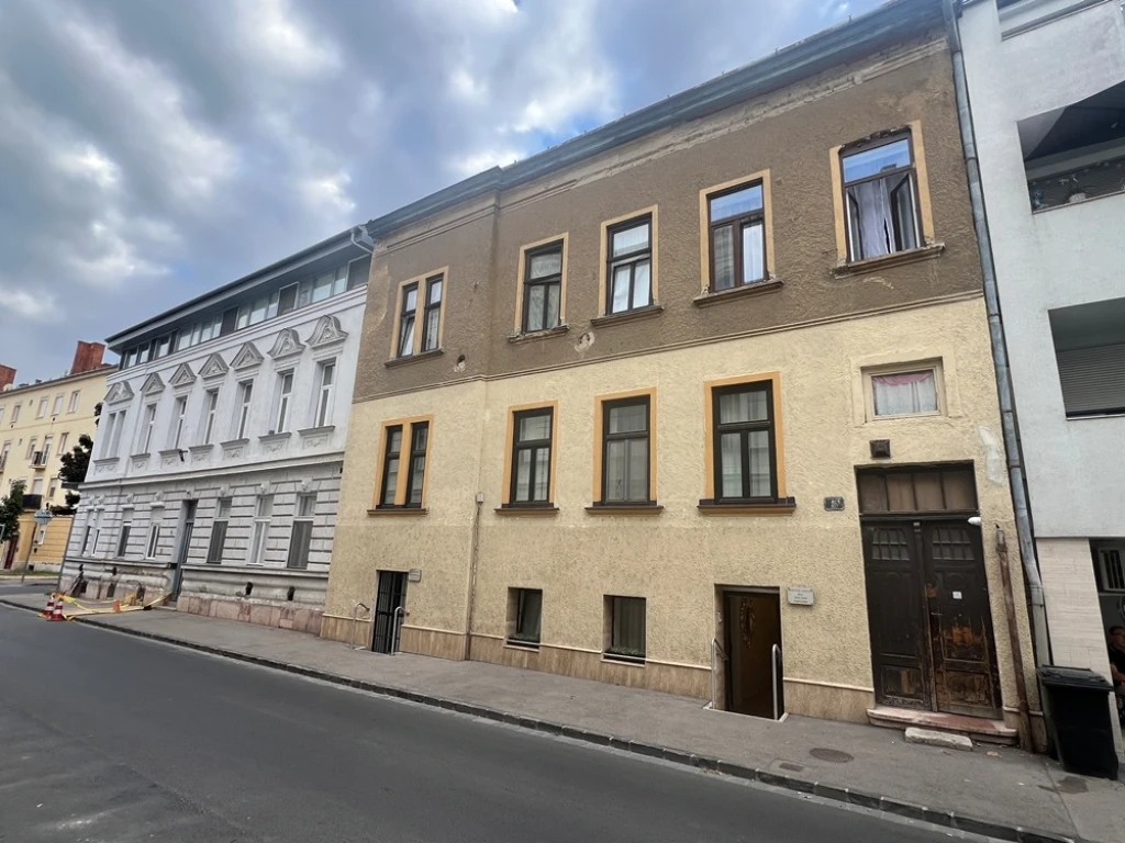 Eladó 69 m2 tégla lakás, Győr
