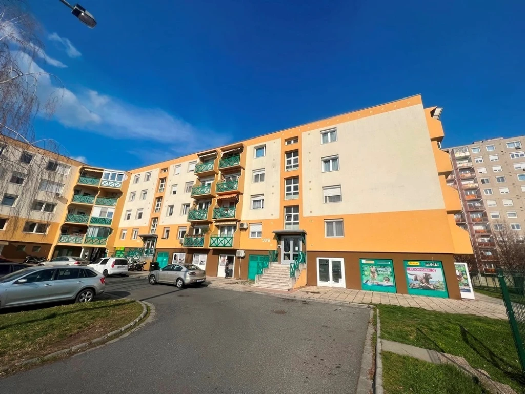 Kiadó 37 m2 panel lakás, Győr