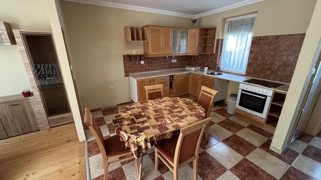 Kiadó 73 m2 sorház, Győr
