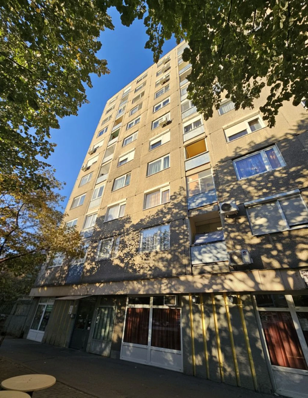 Eladó 44 m2 panel lakás, Győr