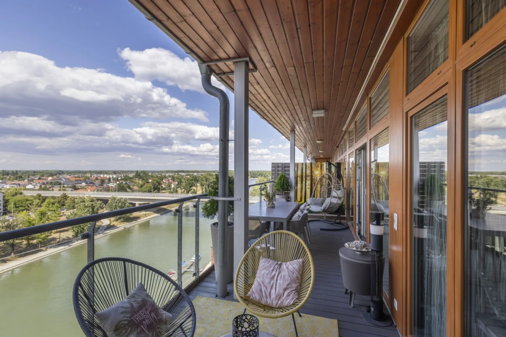 KÉT PANORÁMA, EGY KÜLÖNLEGES OTTHON – EXKLUZÍV LUXUSLAKÁS A GYŐRI REZIDENCIÁBAN!