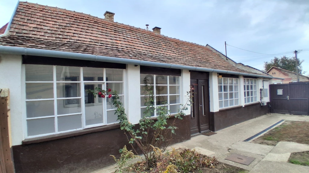 Eladó családi ház, Hajdúböszörmény, Középkert