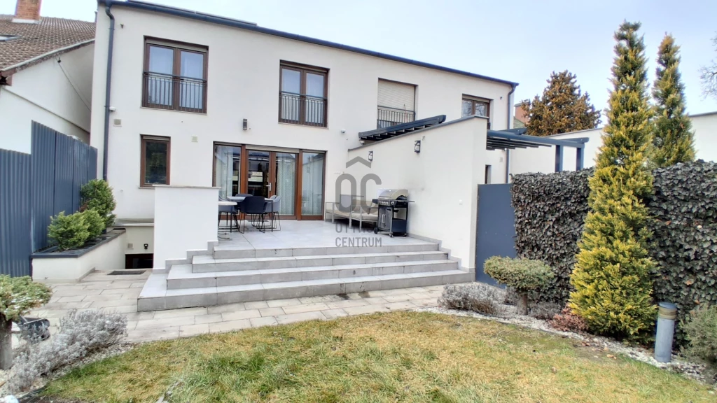 Kiadó ikerház, Debrecen, Nagyerdő