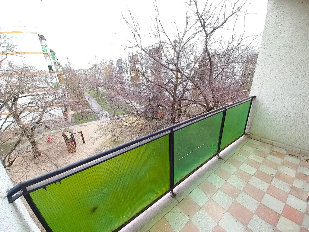 Eladó téglalakás, Debrecen, Libakert