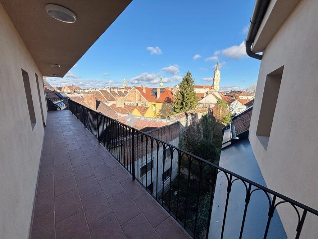 Eladó lakás, Sopron