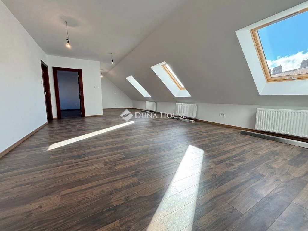 Eladó lakás, Sopron