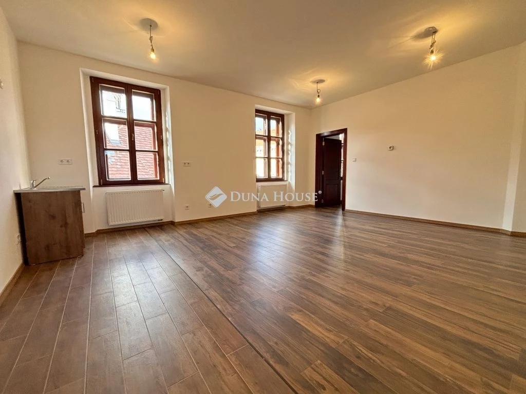 Eladó lakás, Sopron