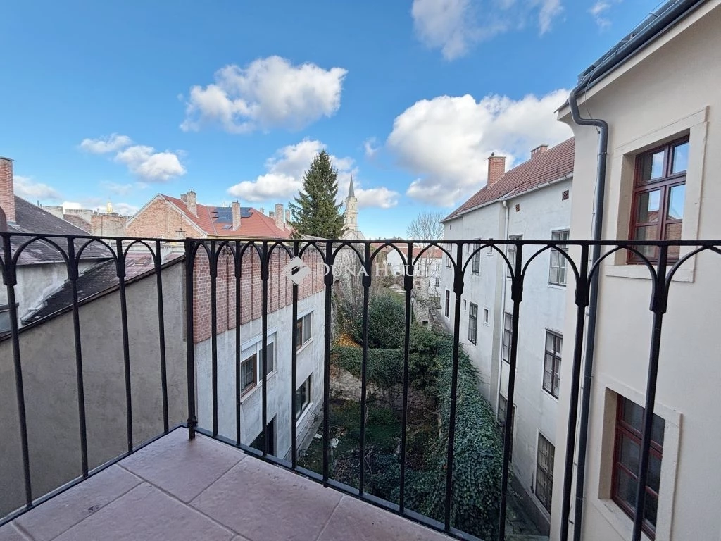 Eladó lakás, Sopron