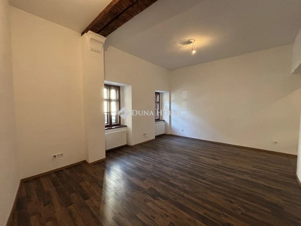 Eladó lakás, Sopron