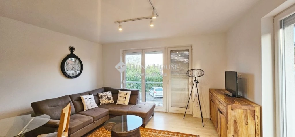 c3-2-name c2-19-name, Szombathely, Kétrózsa köz