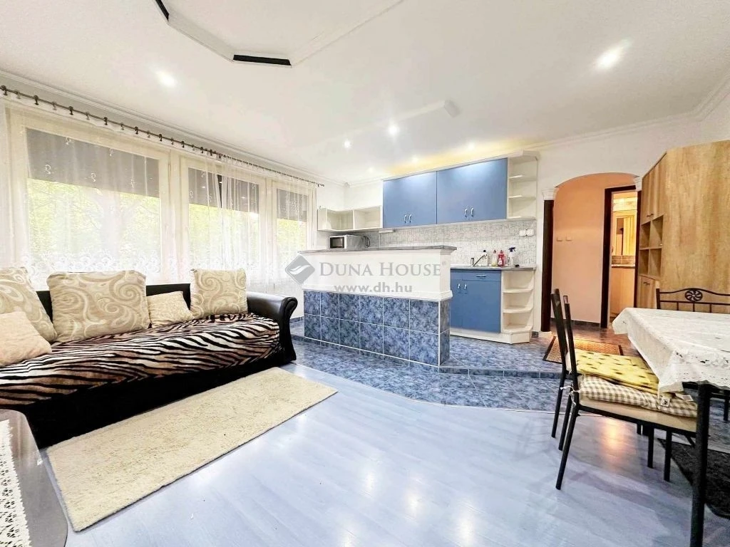 c3-2-name c2-23-name, Szombathely, Oladi lakótelep, Faludi Ferenc utca