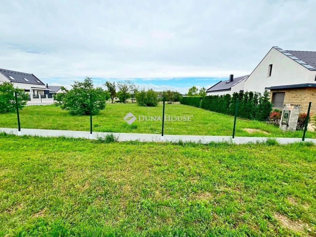 Eladó telek, Balatongyörök