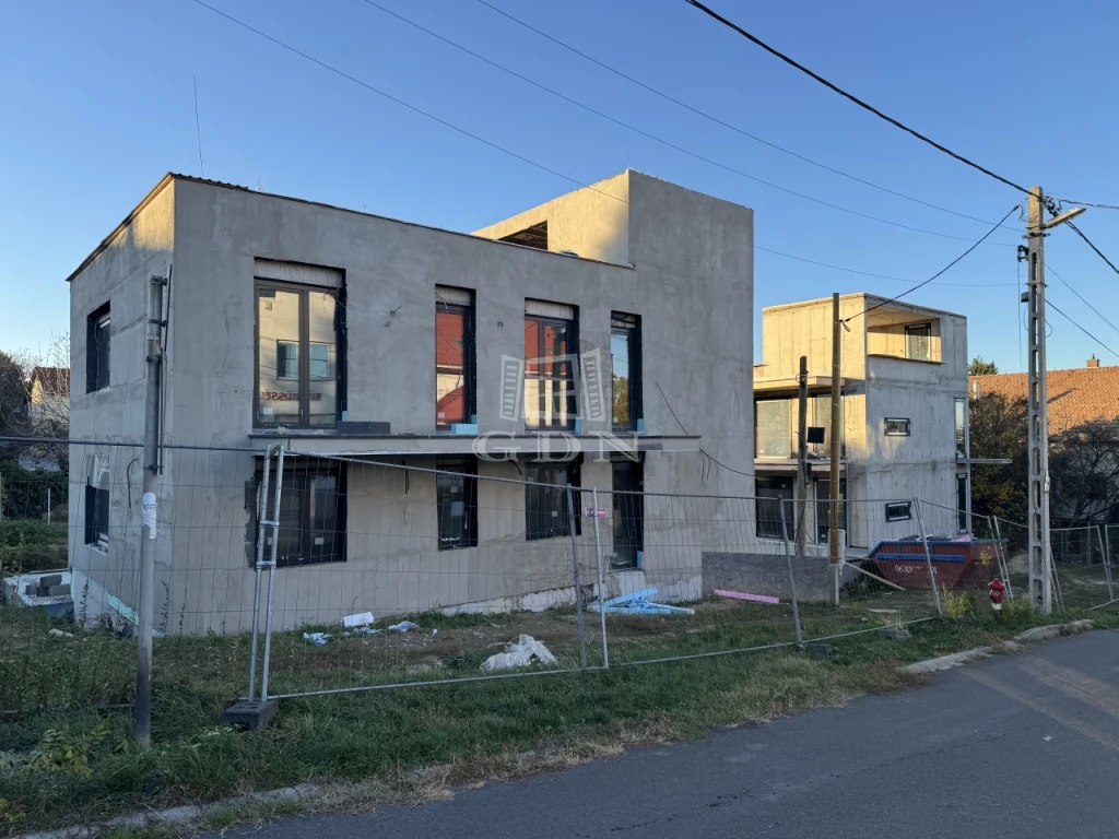 Eladó téglalakás, Budaörs, Budaörsi Kamaraerdő, Kismartoni utca