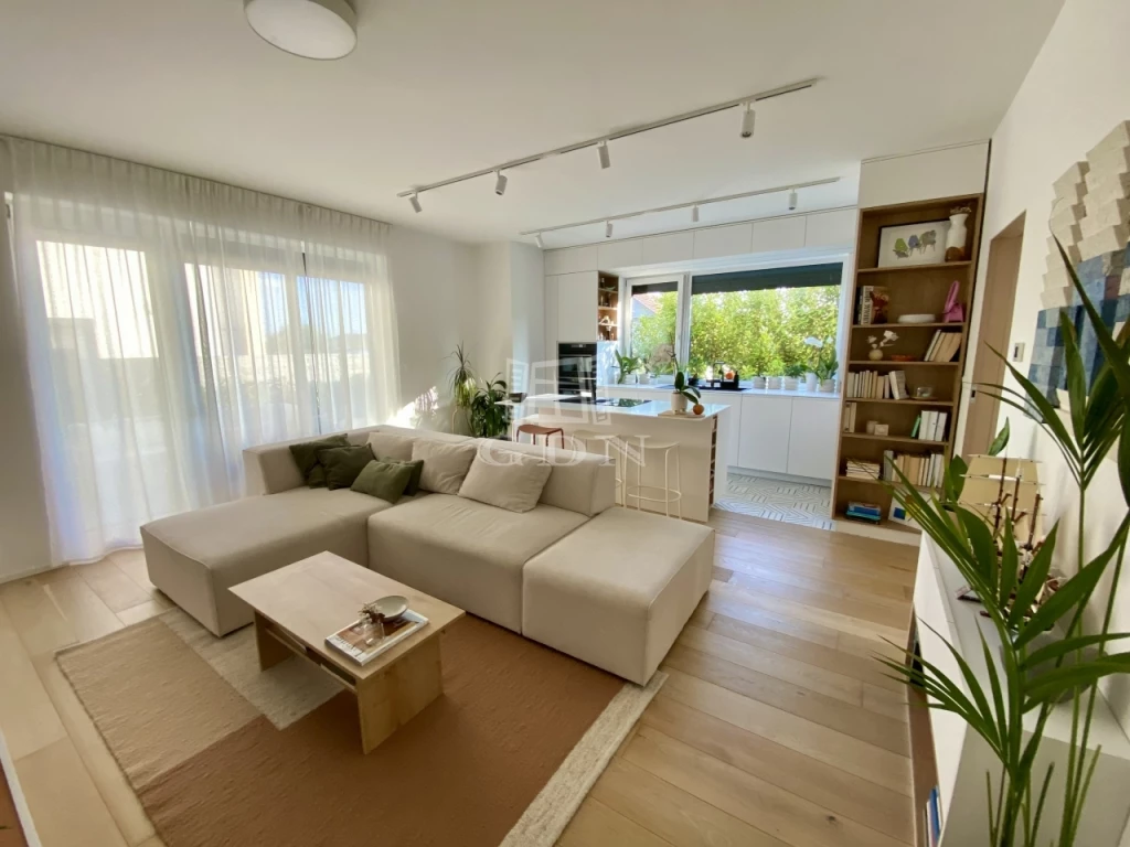 Eladó téglalakás, Érd, Parkváros, Saját kert + autóbeálló!