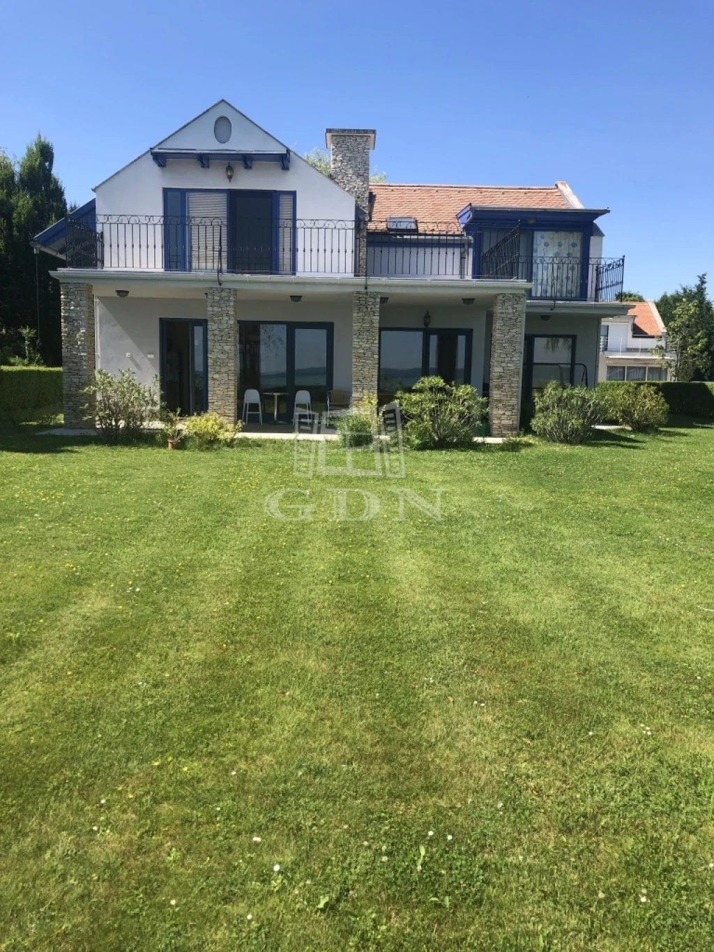 Eladó üdülő, nyaraló, Balatonakali, Közvetlen vízparti álom otthon