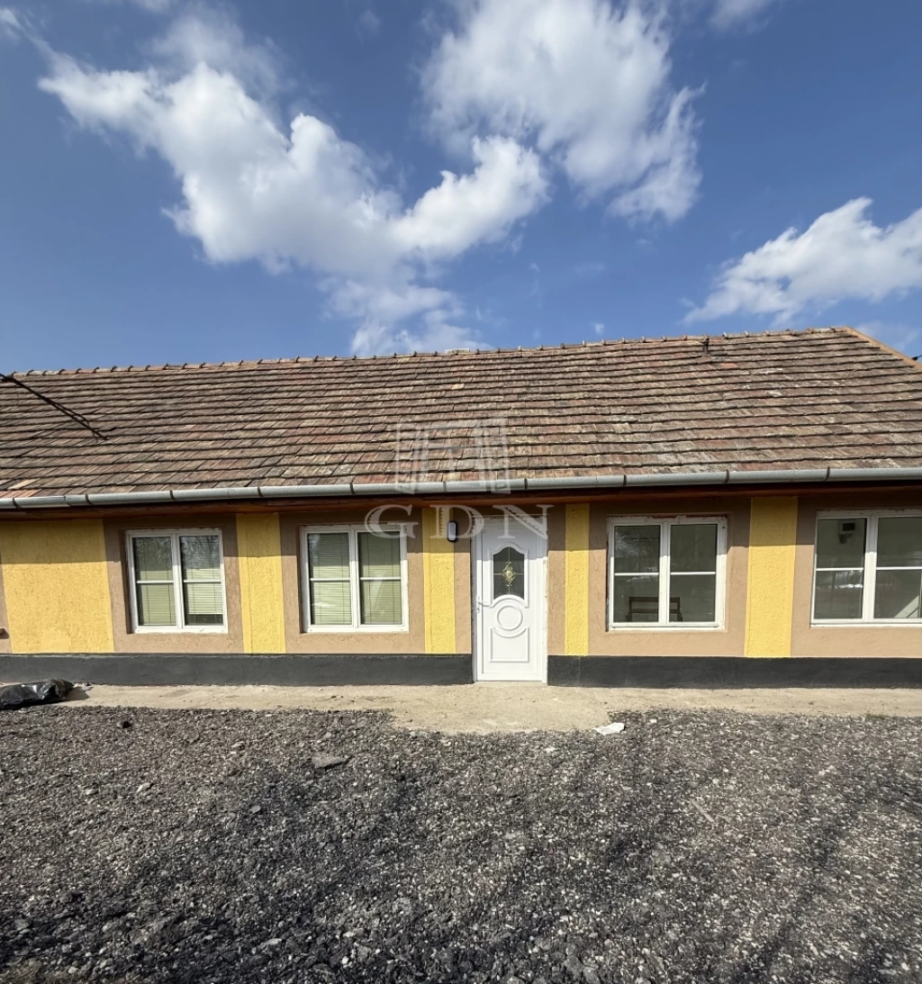 Eladó családi ház, Sárkeresztúr, Sárkeresztúr-Központ