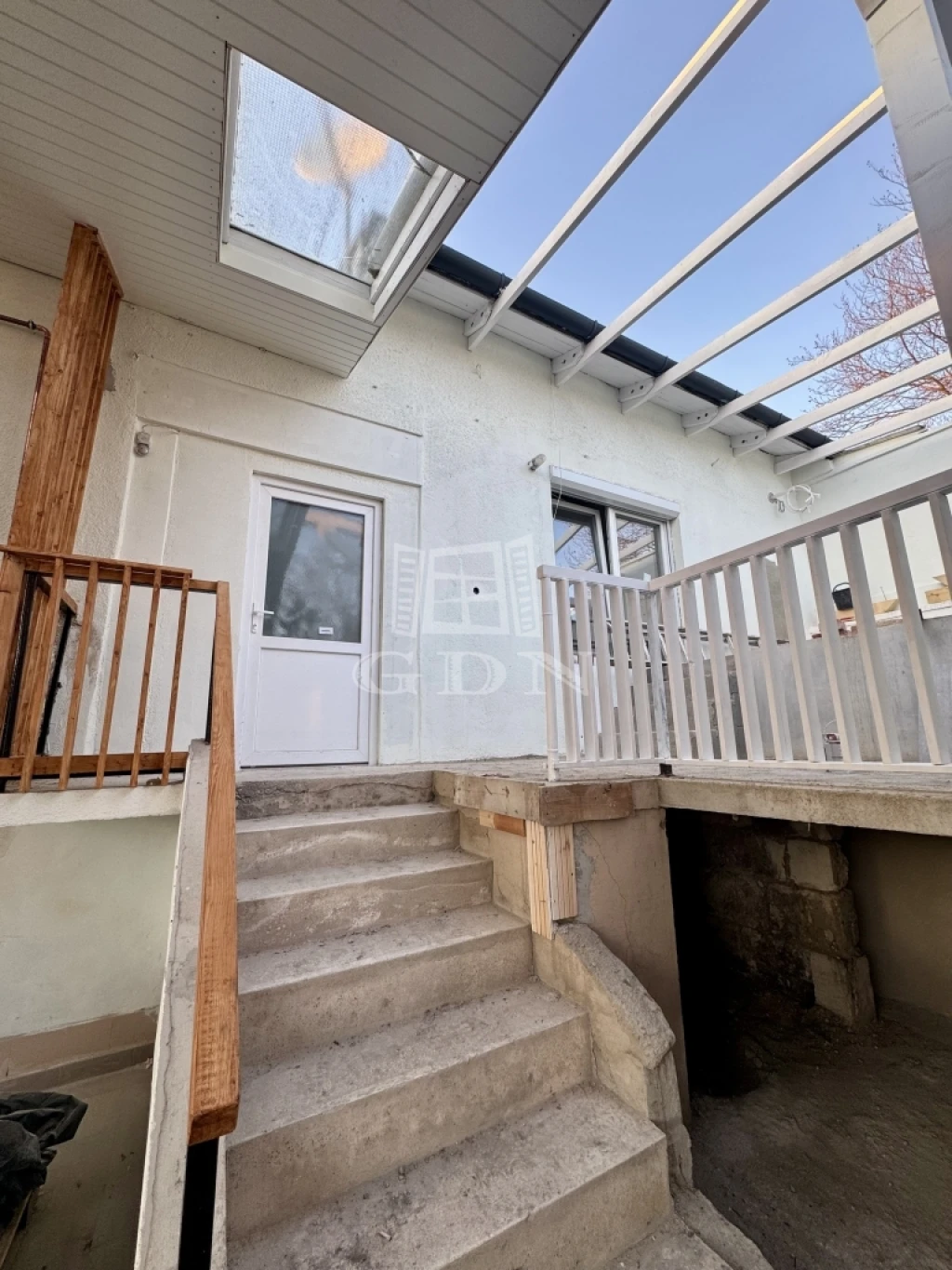 Eladó téglalakás, Budapest XXII. kerület, Baross Gábor telep, Belső kétszintes, saját kerttel