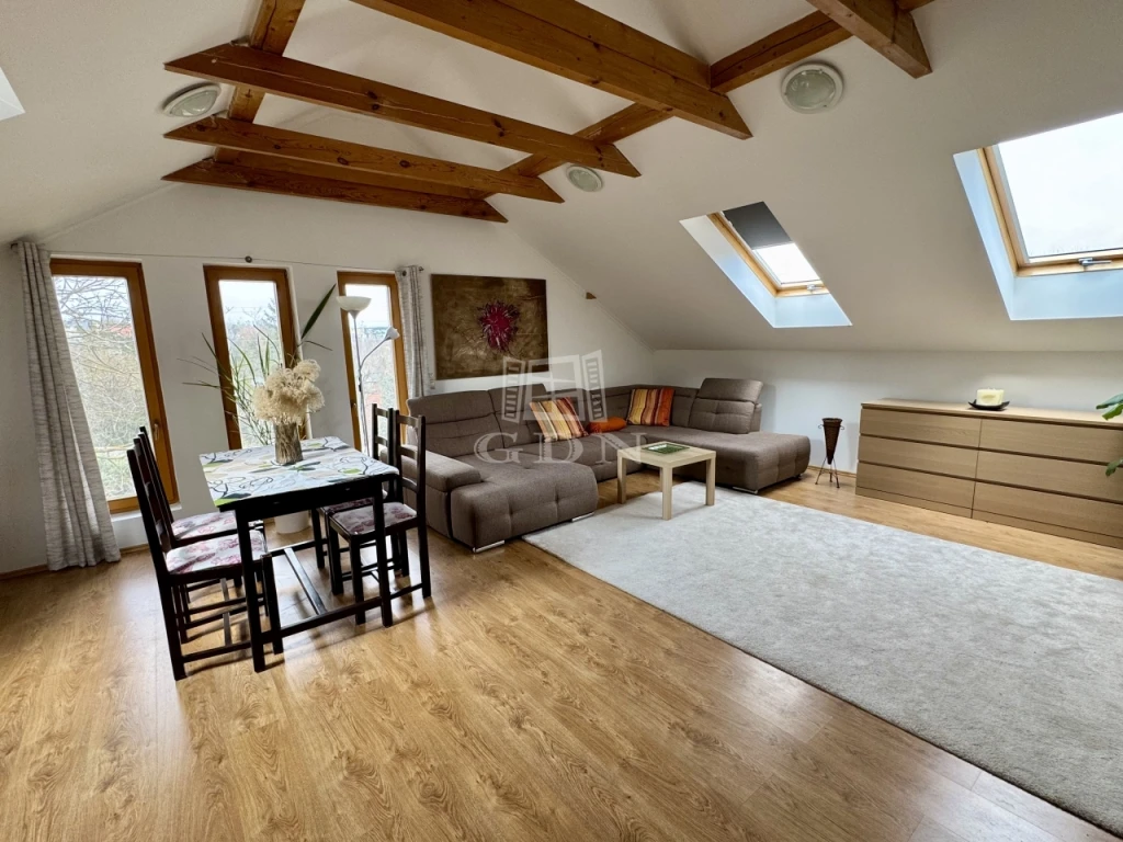 Eladó téglalakás, Biatorbágy, Iharos, Természetközeli modern