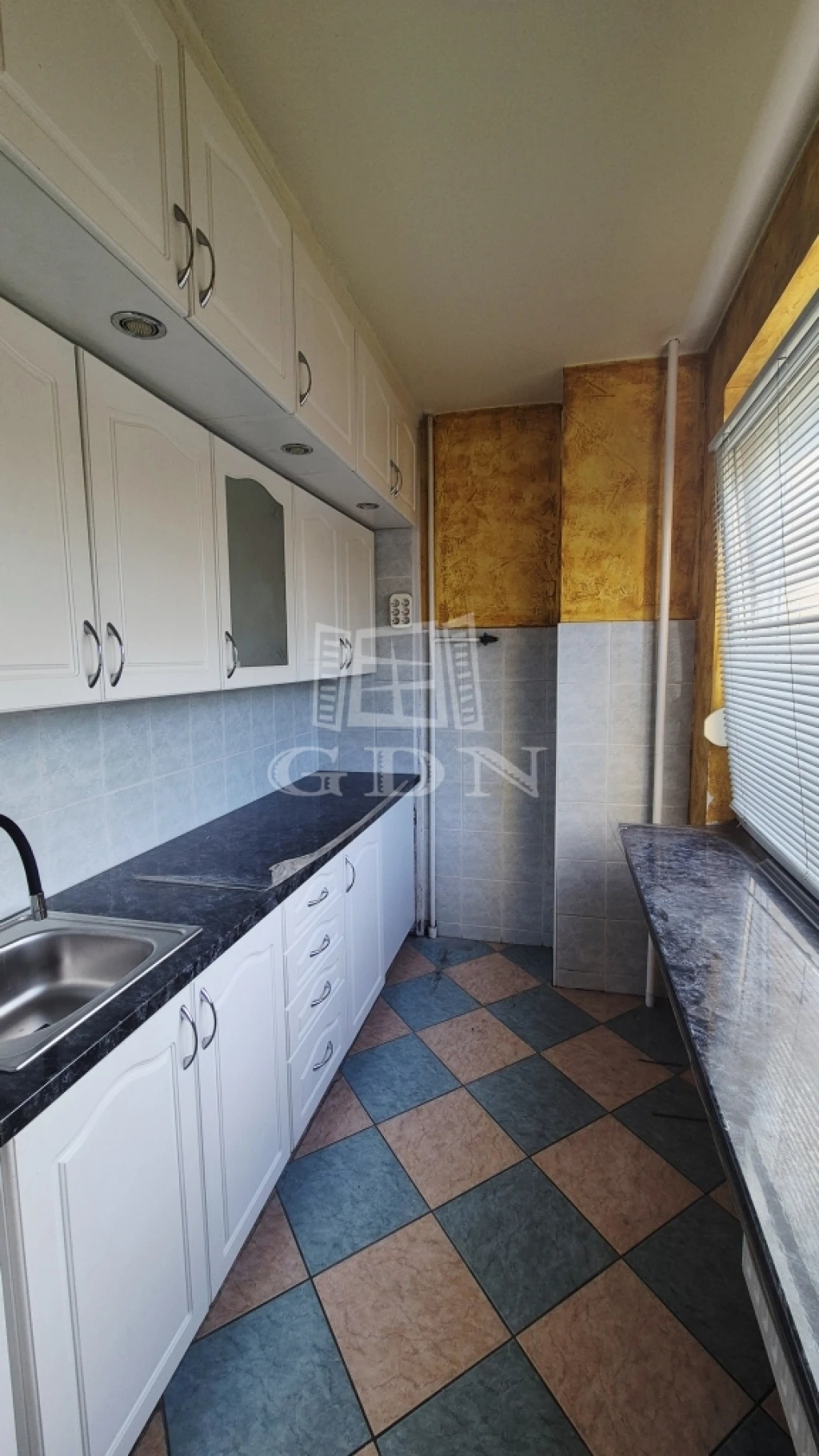 c3-1-name c2-20-name, Százhalombatta, Déli lakótelep, Első emeleti lakás, új konyhabútor!