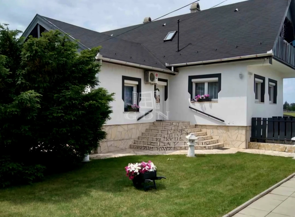 Eladó családi ház, Ercsi, Újtelep, KIVÁLÓ KÖRNYÉK, IGÉNYES HÁZ!