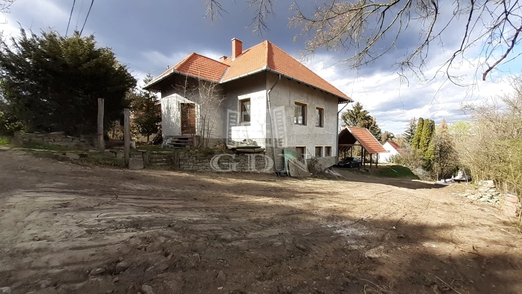 Eladó családi ház, Dunabogdány, könnyen megközelíthető részén