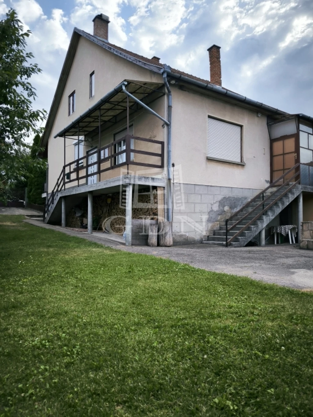 Eladó családi ház, Bercel, hegyekre panorámás részén