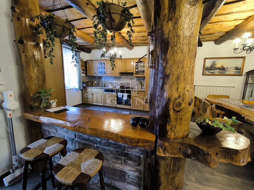 Eladó családi ház, Fót, Somlyó, tó közelében