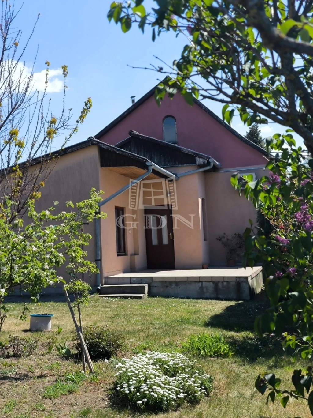 Eladó családi ház, Fót, Kisalag, mindenhez közel