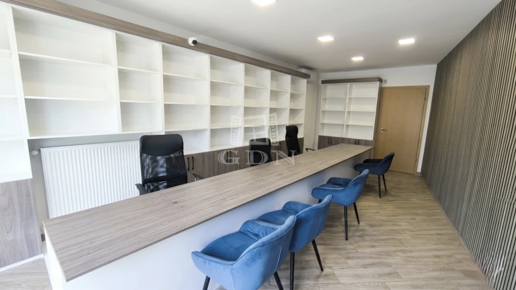 Kiadó iroda, irodaház, Dunakeszi, Városközpont, Fő út