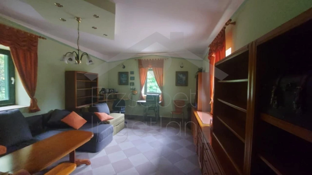 Csodás kis ház hatalmas telkekkel