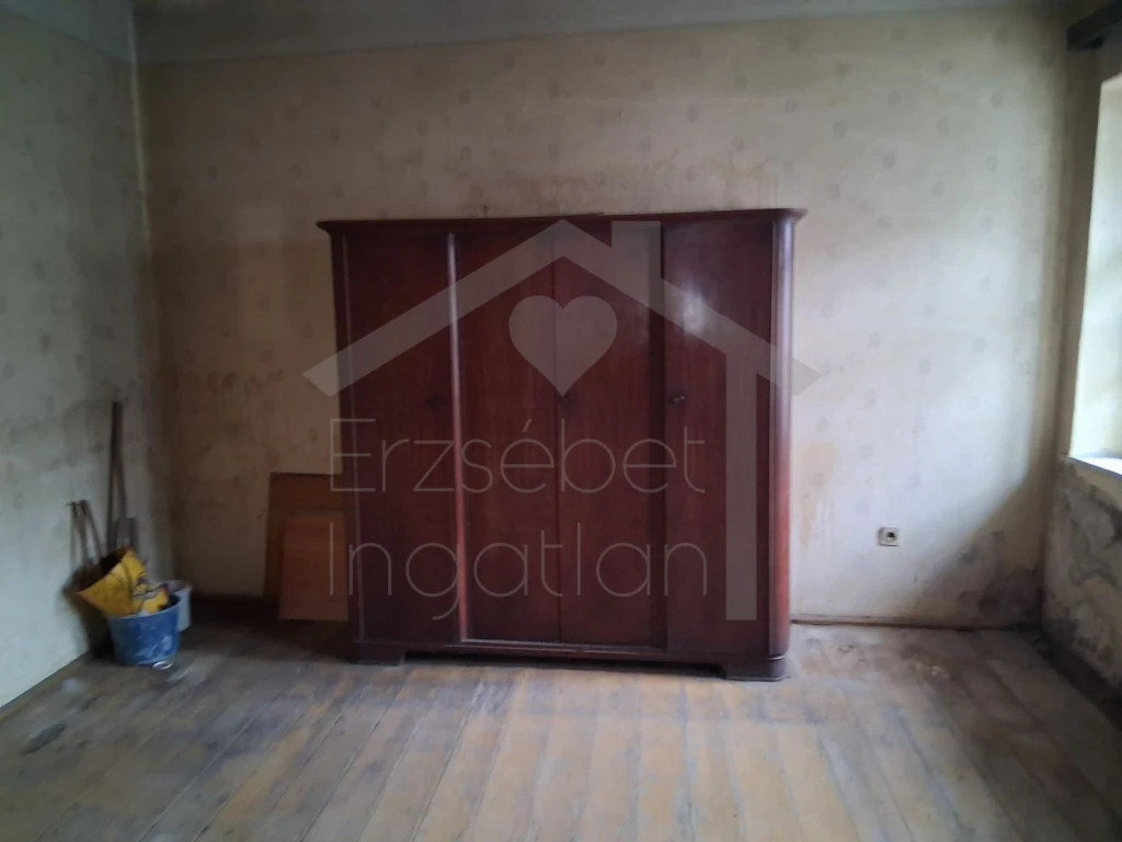 Eladó 84 m2 családi ház, Esztergom