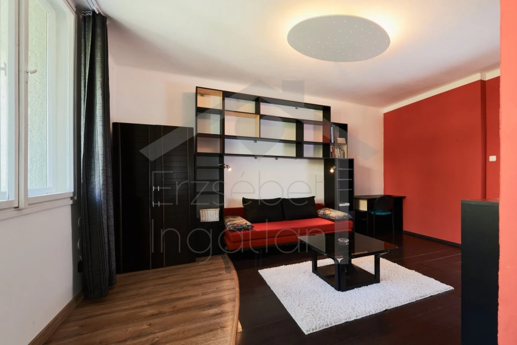 Kiadó 45 m2 tégla lakás, Esztergom