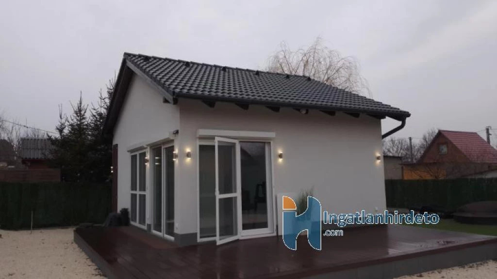 Eladó üdülő, nyaraló, Tóalmás, Üdülőterület, Nyár utca