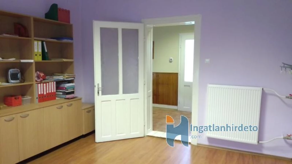 c3-1-name c2-1-name, Boldog, Városközpont, Kossuth utca