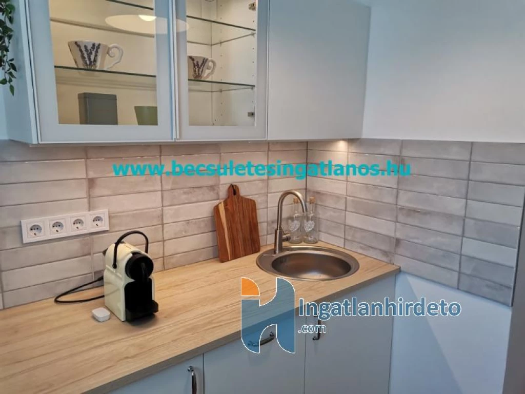 Eladó téglalakás, Keszthely