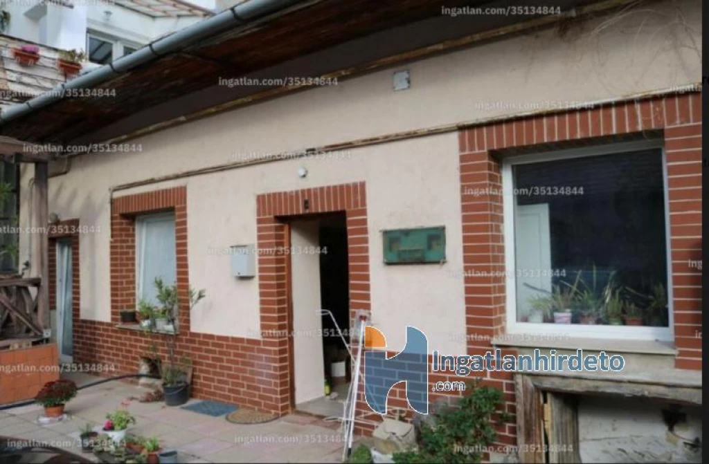 c3-1-name c2-82-name, Pásztó, Központ