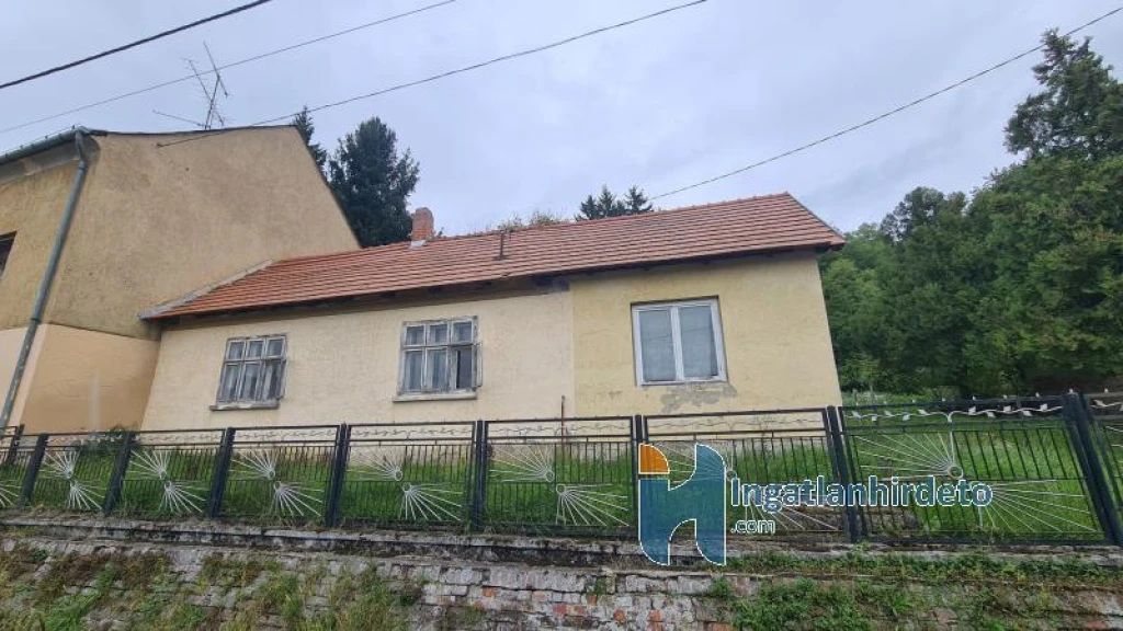 c3-1-name c2-1-name, Nagybakónak, Fő utca