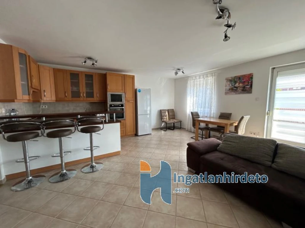 Kiadó téglalakás, Debrecen, Belváros, Antal József