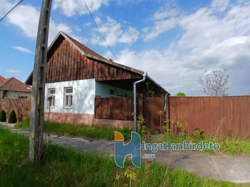 Eladó családi ház, Jászfényszaru