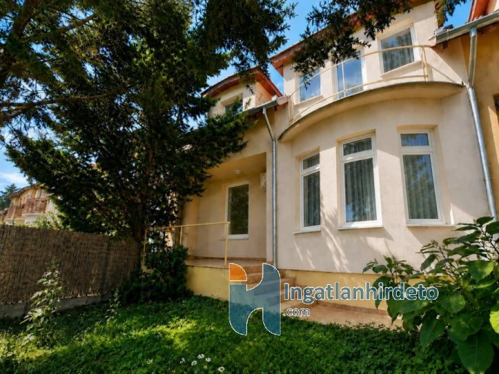 Eladó sorház, Budapest XXII. kerület, Budafok, Hajlat