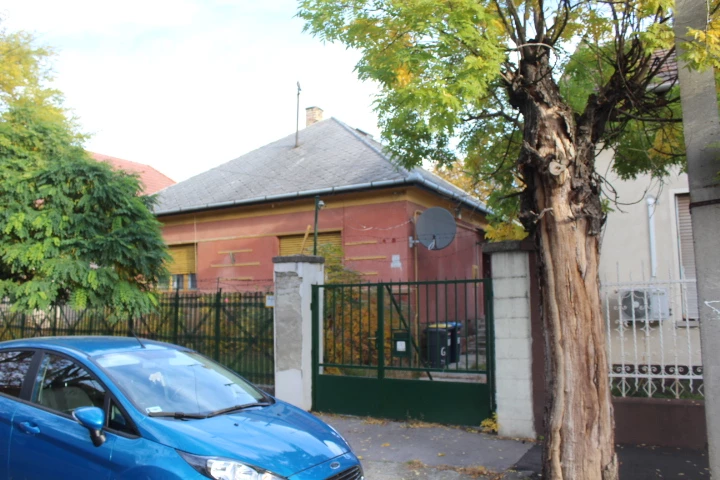 c3-1-name c2-1-name, Budapest XV. kerület, József Attila utca 42