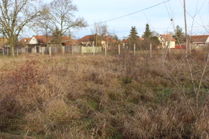 Eladó , Jászjákóhalma