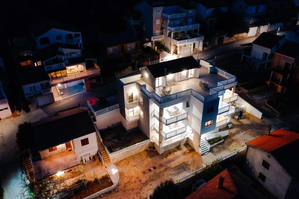 Apartman komplexum Tisnóban – Murter sziget